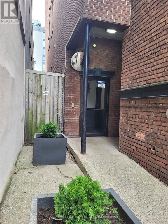 205 - 19 DUNLOP STREET W, Barrie (City Centre), Ontario, L4N1A1 — Photo 2