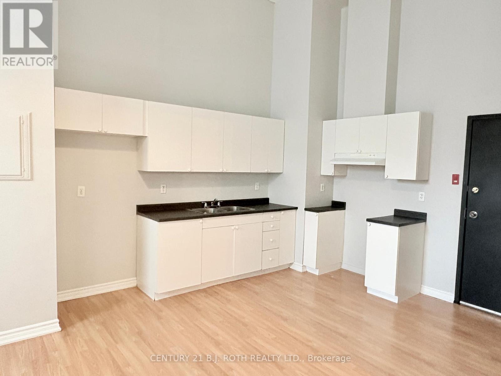 205 - 19 DUNLOP STREET W, Barrie (City Centre), Ontario, L4N1A1 — Photo 4