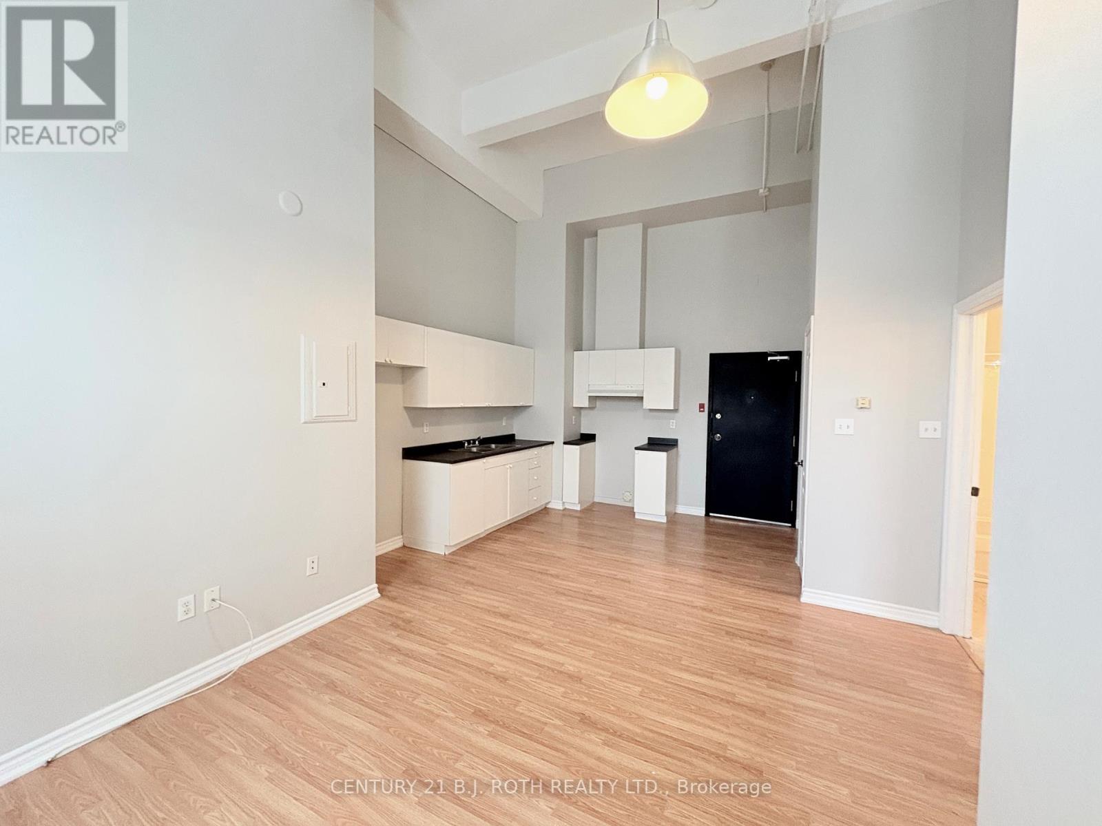 205 - 19 DUNLOP STREET W, Barrie (City Centre), Ontario, L4N1A1 — Photo 5