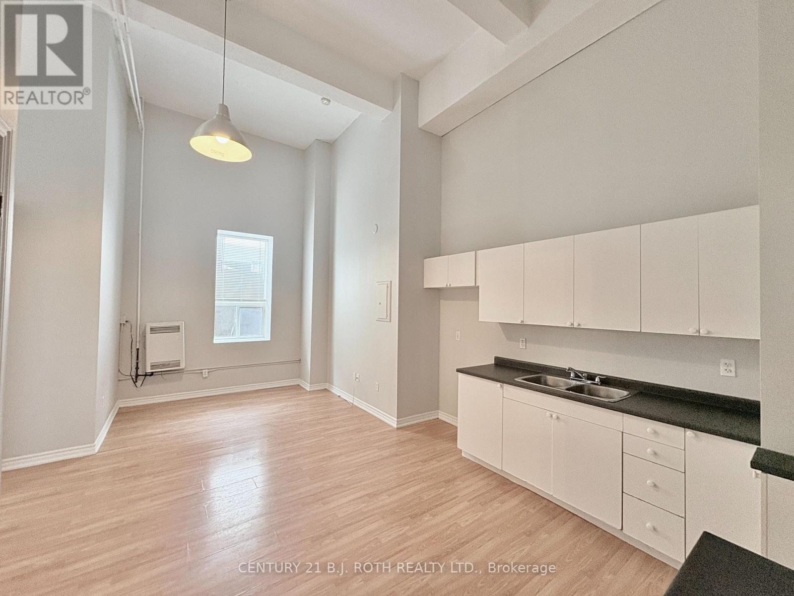 205 - 19 DUNLOP STREET W, Barrie (City Centre), Ontario, L4N1A1 — Photo 6