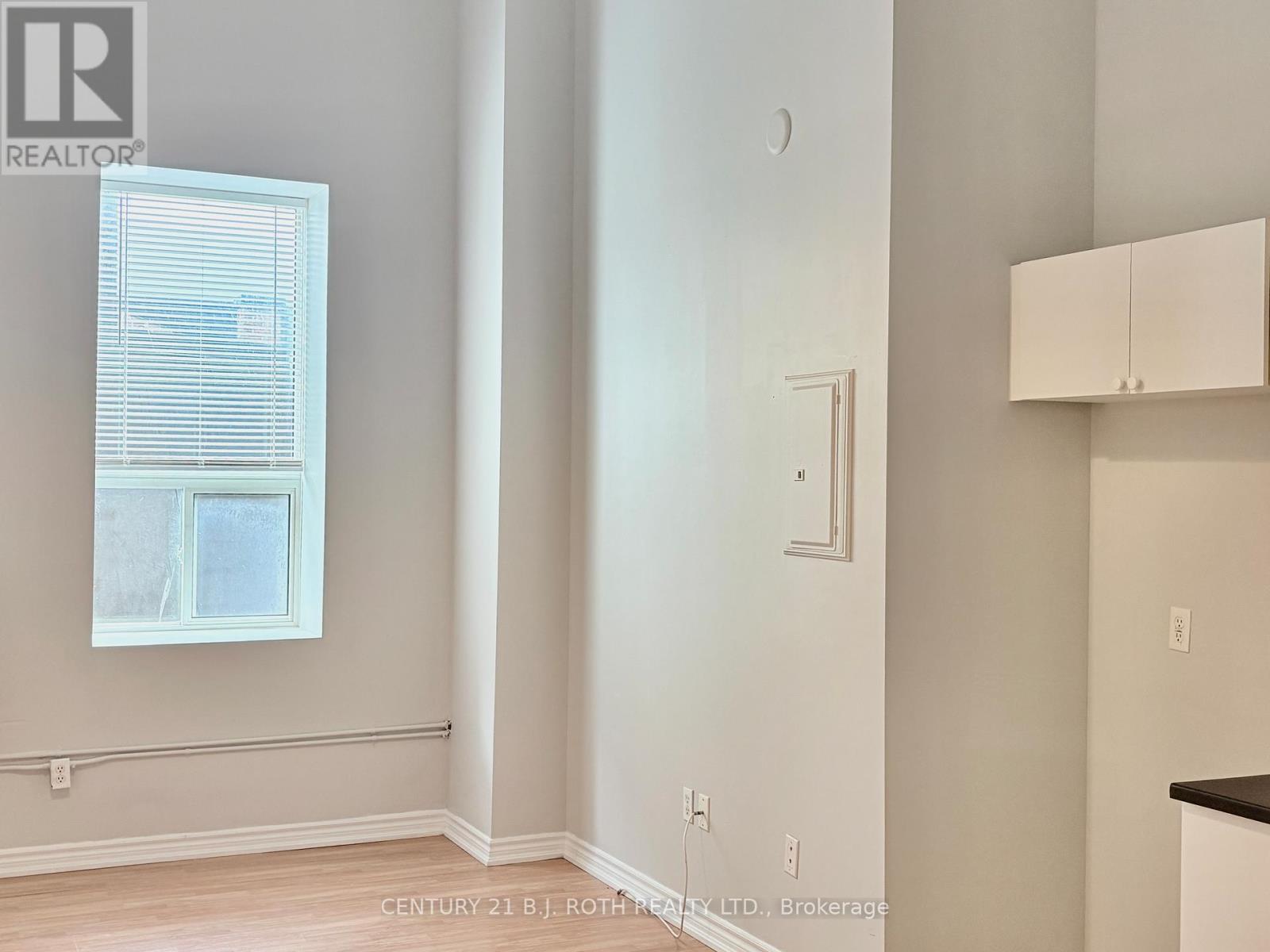 205 - 19 DUNLOP STREET W, Barrie (City Centre), Ontario, L4N1A1 — Photo 7