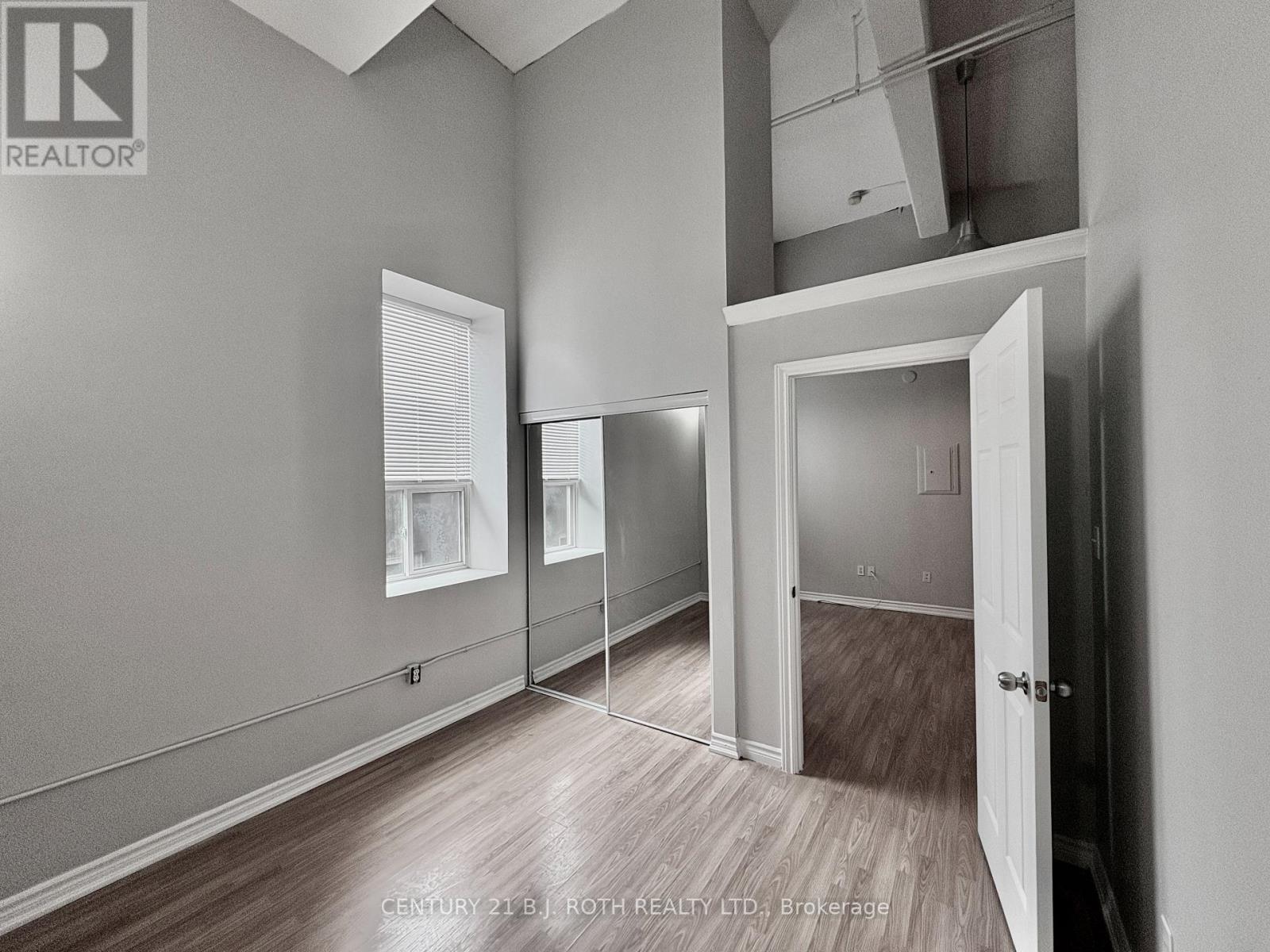 205 - 19 DUNLOP STREET W, Barrie (City Centre), Ontario, L4N1A1 — Photo 9