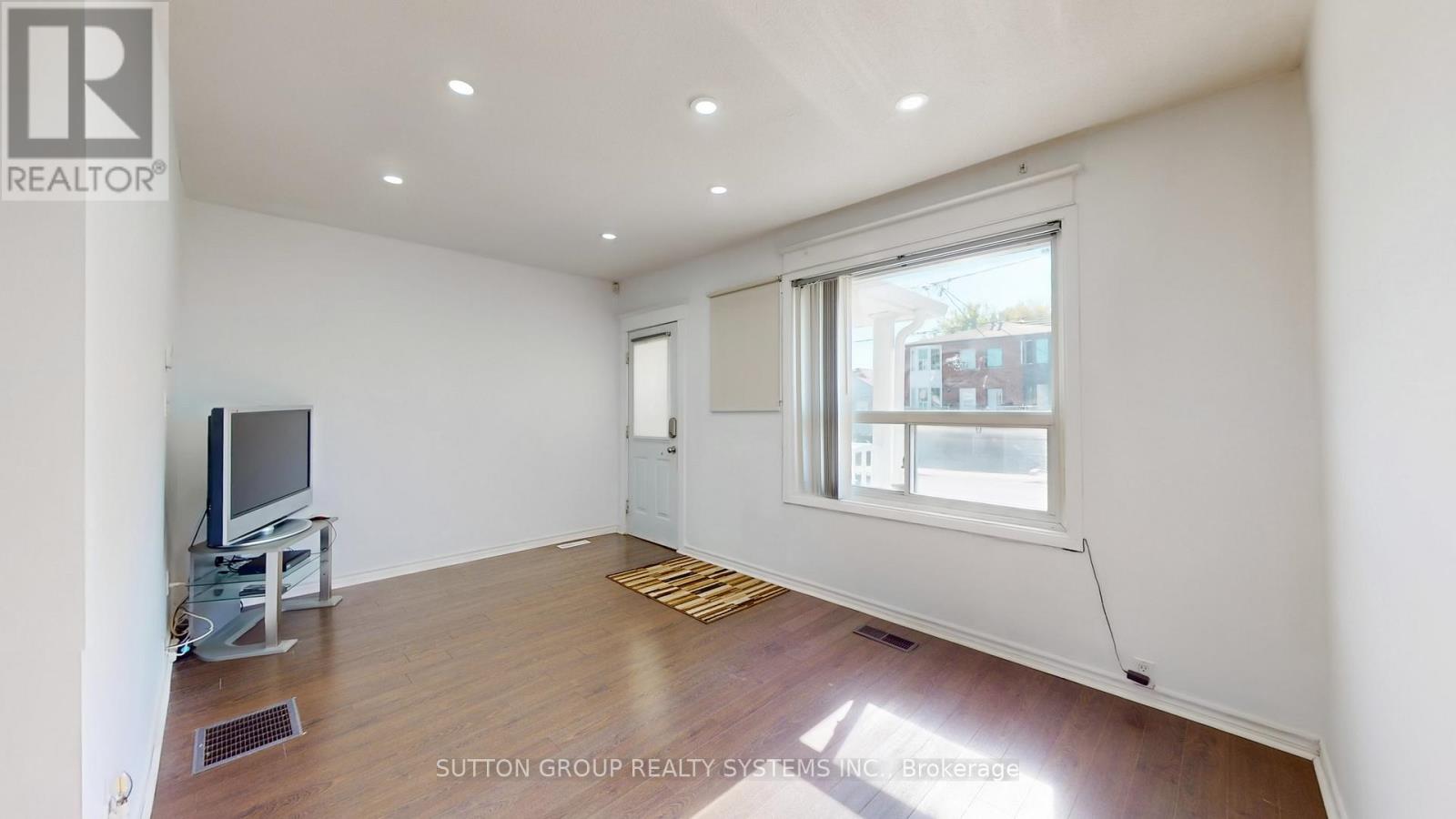 128 NORTHLAND AVENUE, Toronto (Rockcliffe-Smythe), Ontario, M6N2E2 — Photo 2