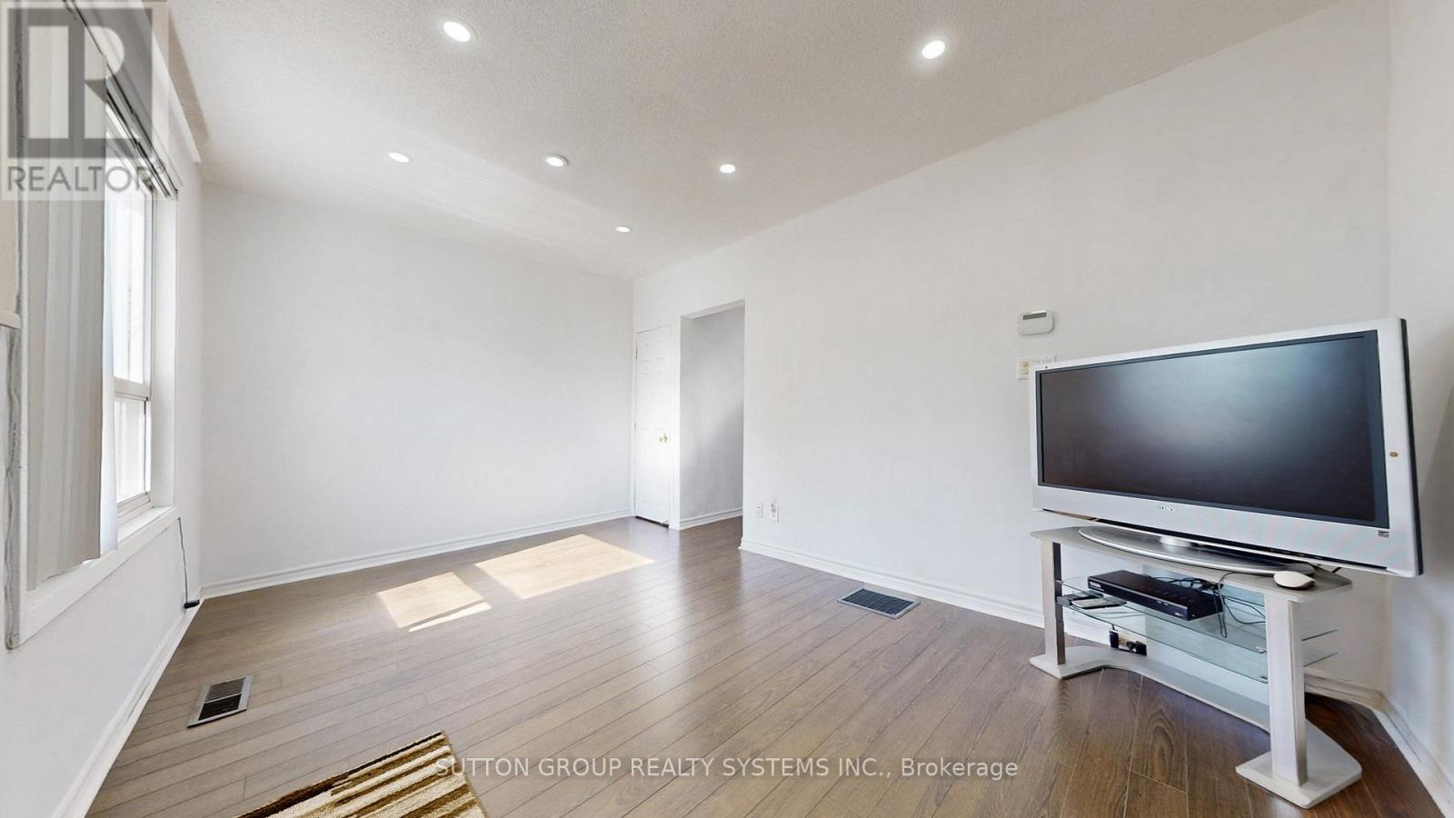 128 NORTHLAND AVENUE, Toronto (Rockcliffe-Smythe), Ontario, M6N2E2 — Photo 5