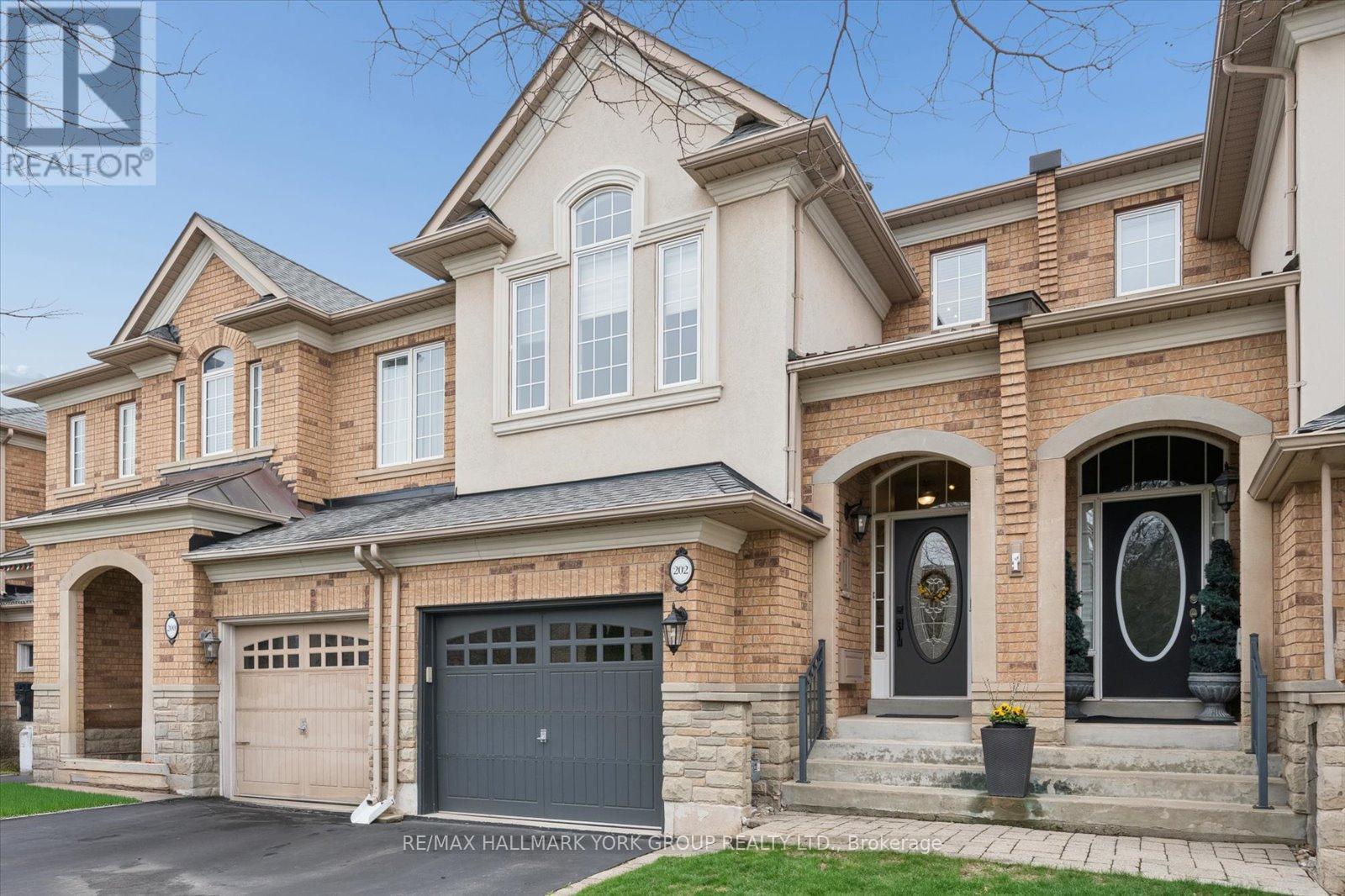 202 DUSKYWING WAY, Oakville (BR Bronte), Ontario, L6L6X4 — Photo 2