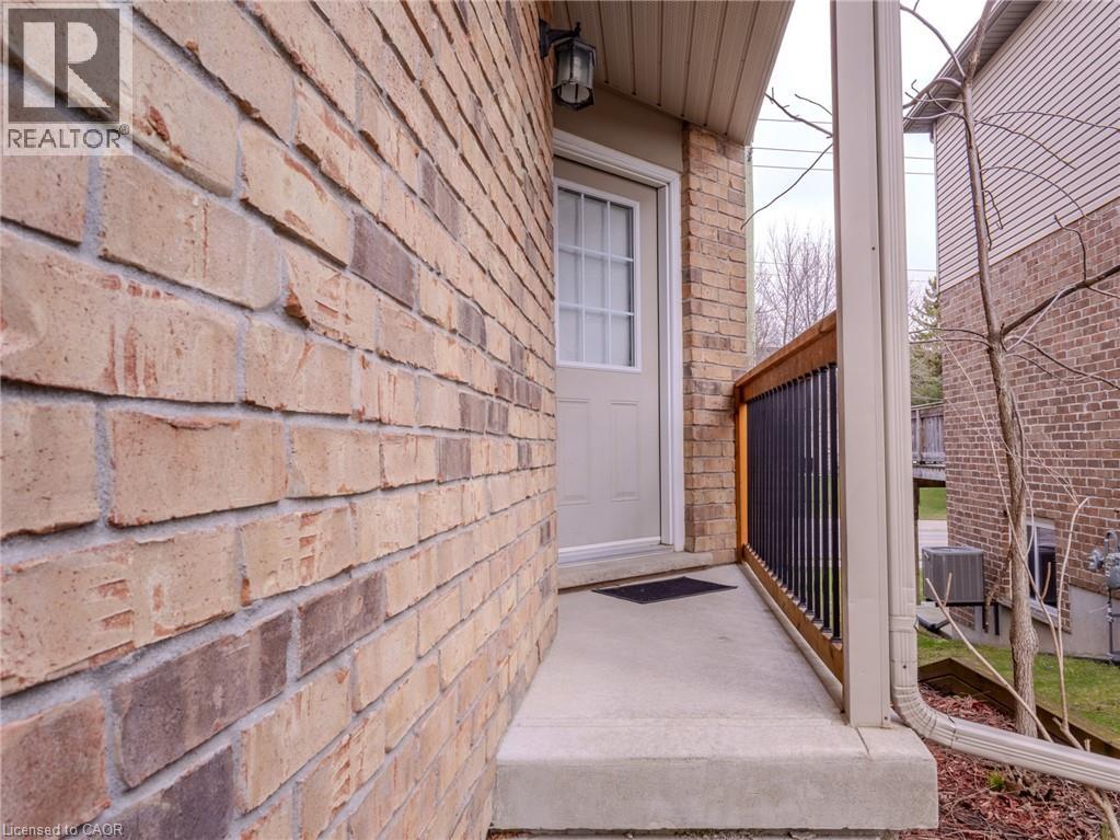 338 MAVERICK Street, Waterloo, Ontario, N2K0A4 — Photo 3
