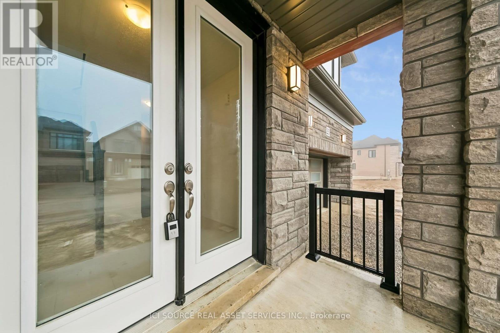 23 MAYHEW LANE, Hamilton (Binbrook), Ontario, L0R1C0 — Photo 2