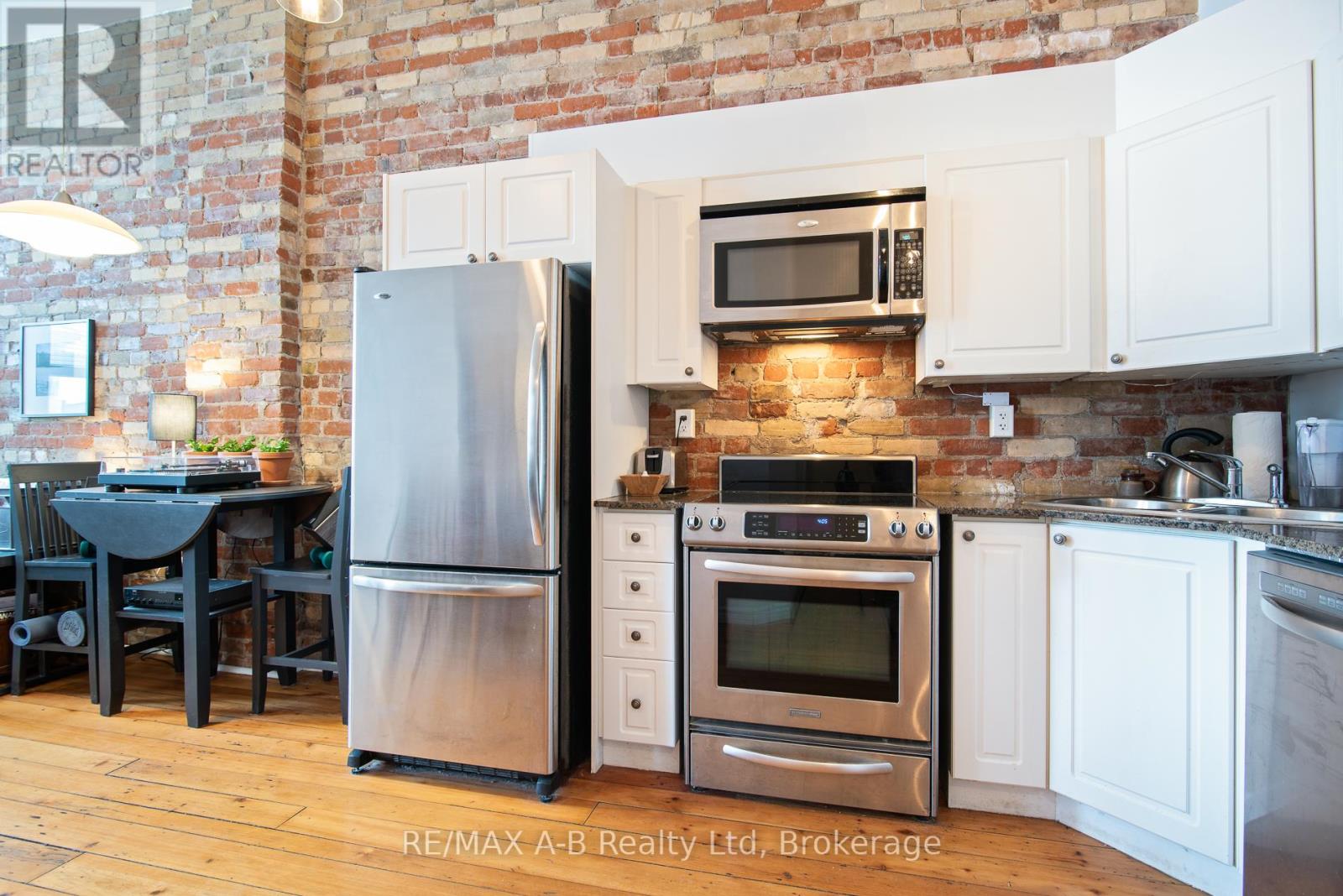 #201 - 66 WELLINGTON STREET, Stratford, Ontario, N5A2L2 — Photo 2