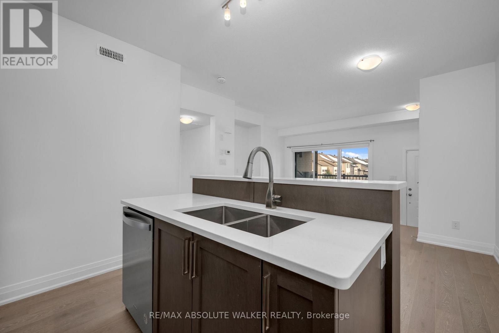 E - 10 JAGUAR PRIVATE, Ottawa, Ontario, K2V0J3 — Photo 8