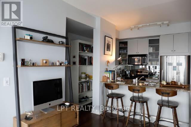 1706 - 438 KING STREET W, Toronto (Waterfront Communities), Ontario, M5V3T9 — Photo 3