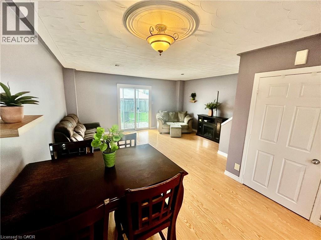 58 ENFIELD Crescent, Brantford, Ontario, N3P1B2 — Photo 2