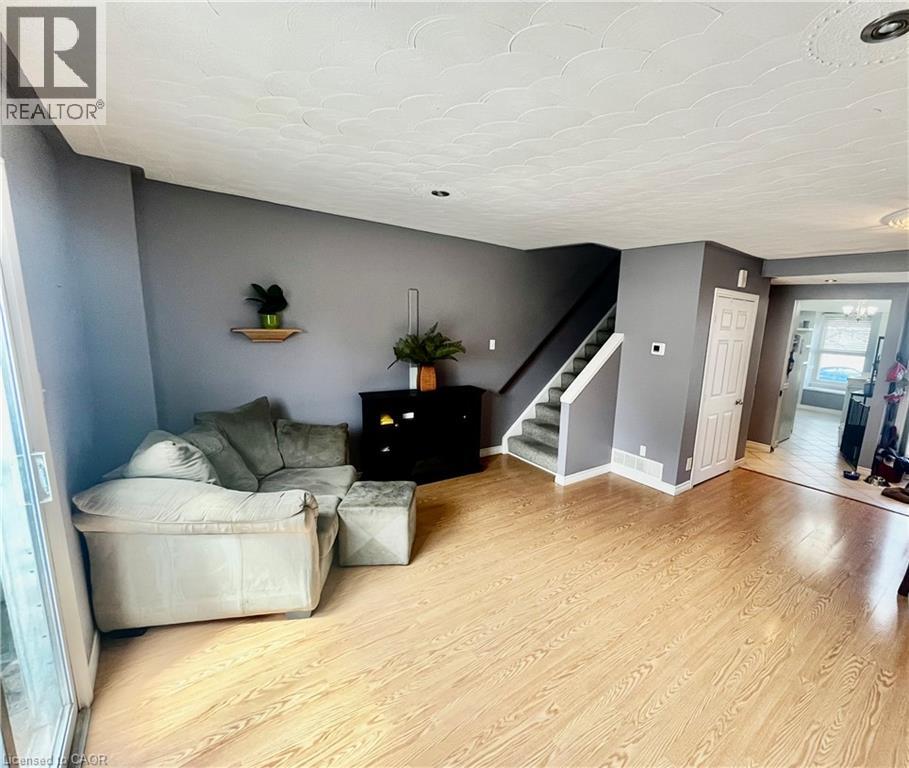 58 ENFIELD Crescent, Brantford, Ontario, N3P1B2 — Photo 5