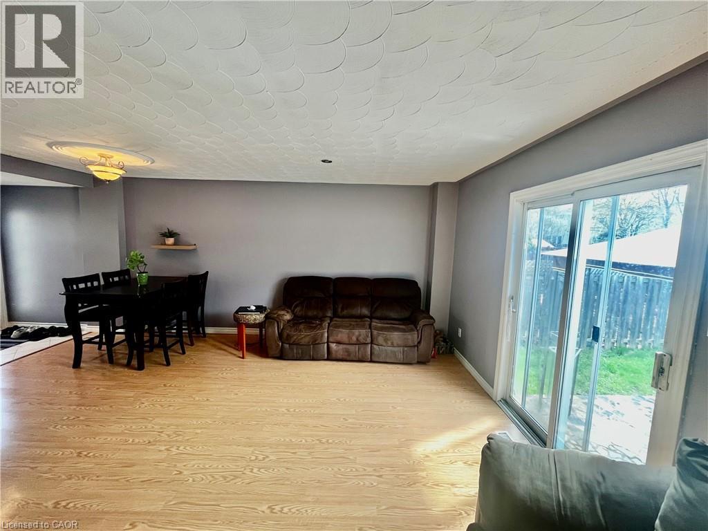 58 ENFIELD Crescent, Brantford, Ontario, N3P1B2 — Photo 6