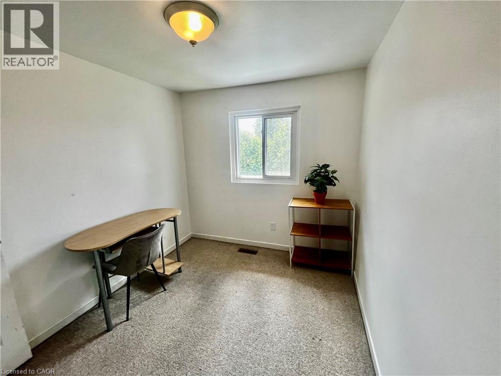 58 ENFIELD Crescent, Brantford, Ontario, N3P1B2 — Photo 8