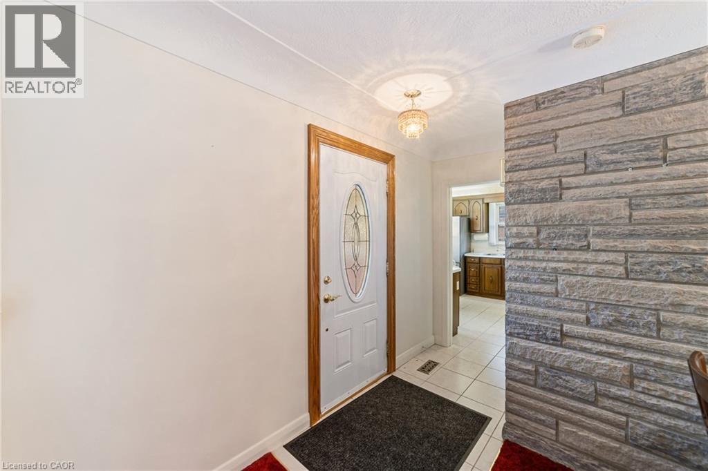 20 BURWELL Avenue, Stoney Creek, Ontario, L8G3L7 — Photo 6