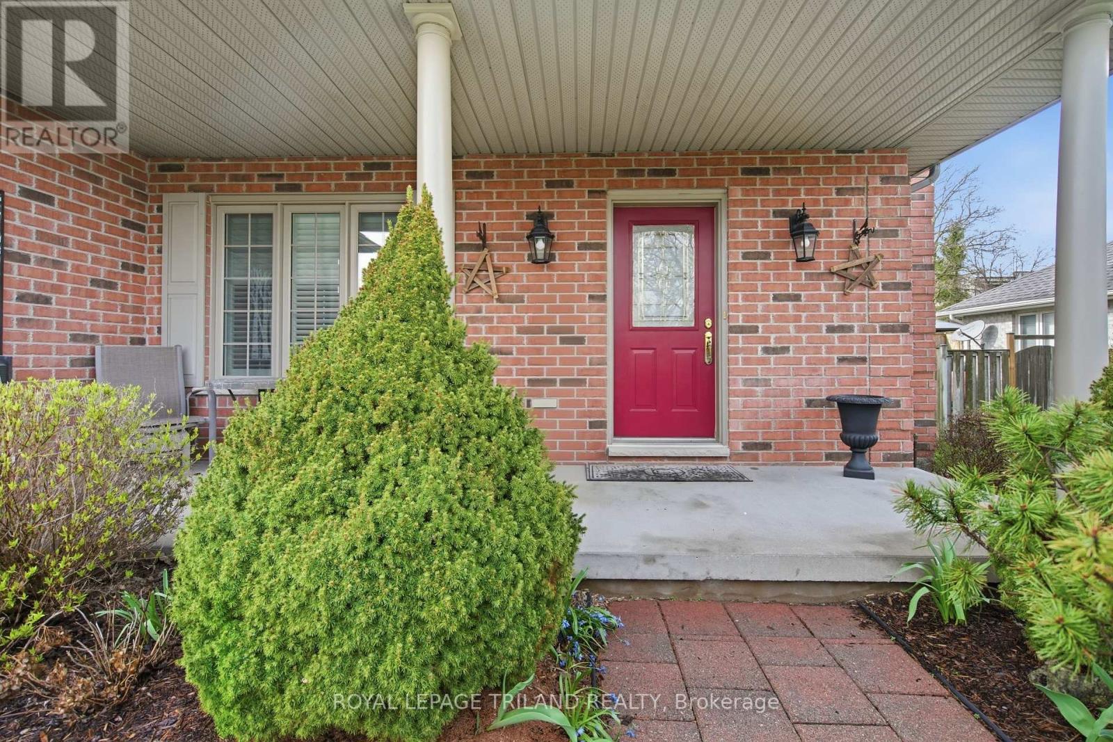 32 WINGREEN LANE, Middlesex Centre (Kilworth), Ontario, N0L1R0 — Photo 3