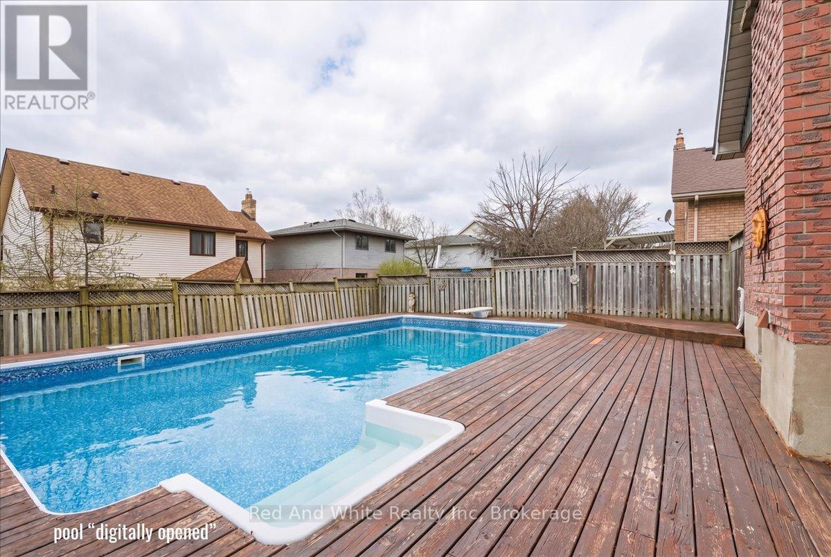 110 MILTON AVENUE W, Cambridge, Ontario, N3C3W5 — Photo 2