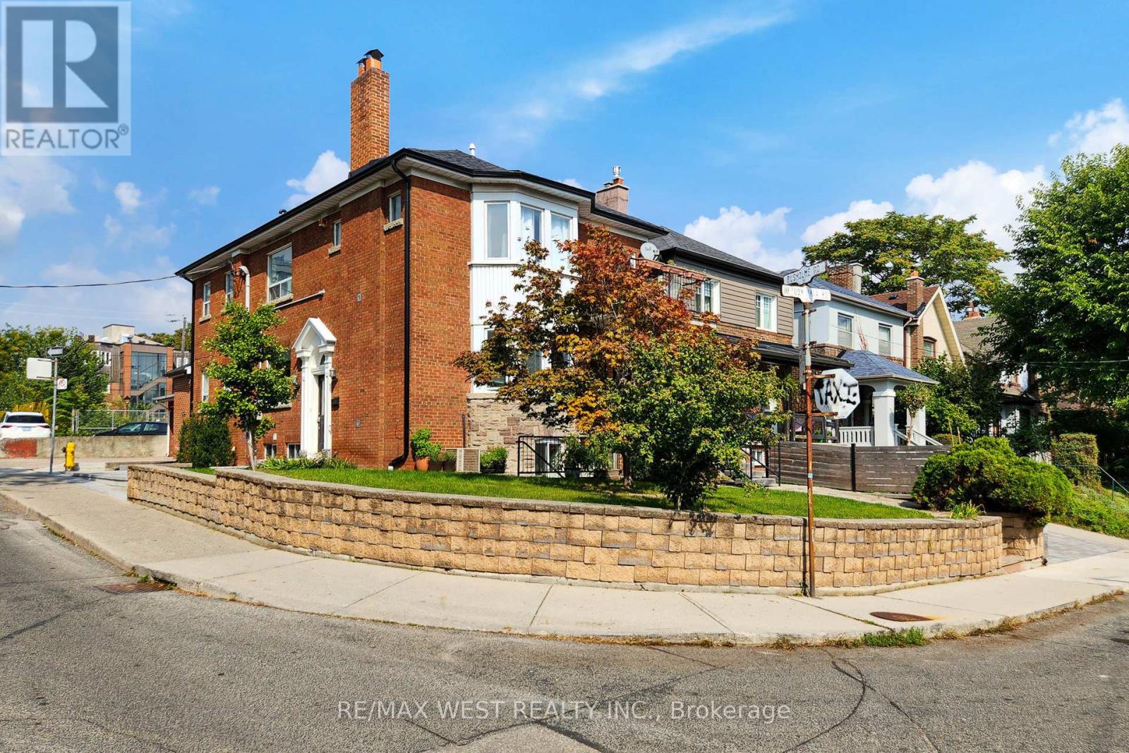 52 HEYDON PARK ROAD, Toronto (Little Portugal), Ontario, M6J2C8 — Photo 2