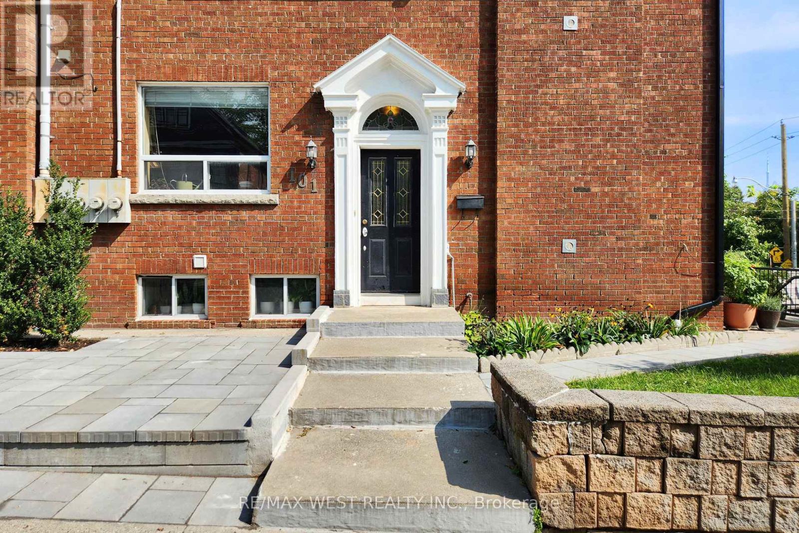 52 HEYDON PARK ROAD, Toronto (Little Portugal), Ontario, M6J2C8 — Photo 4