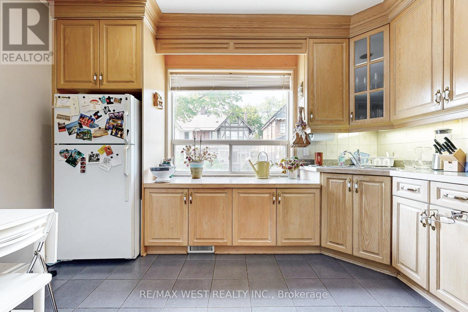 52 HEYDON PARK ROAD, Toronto (Little Portugal), Ontario, M6J2C8 — Photo 9