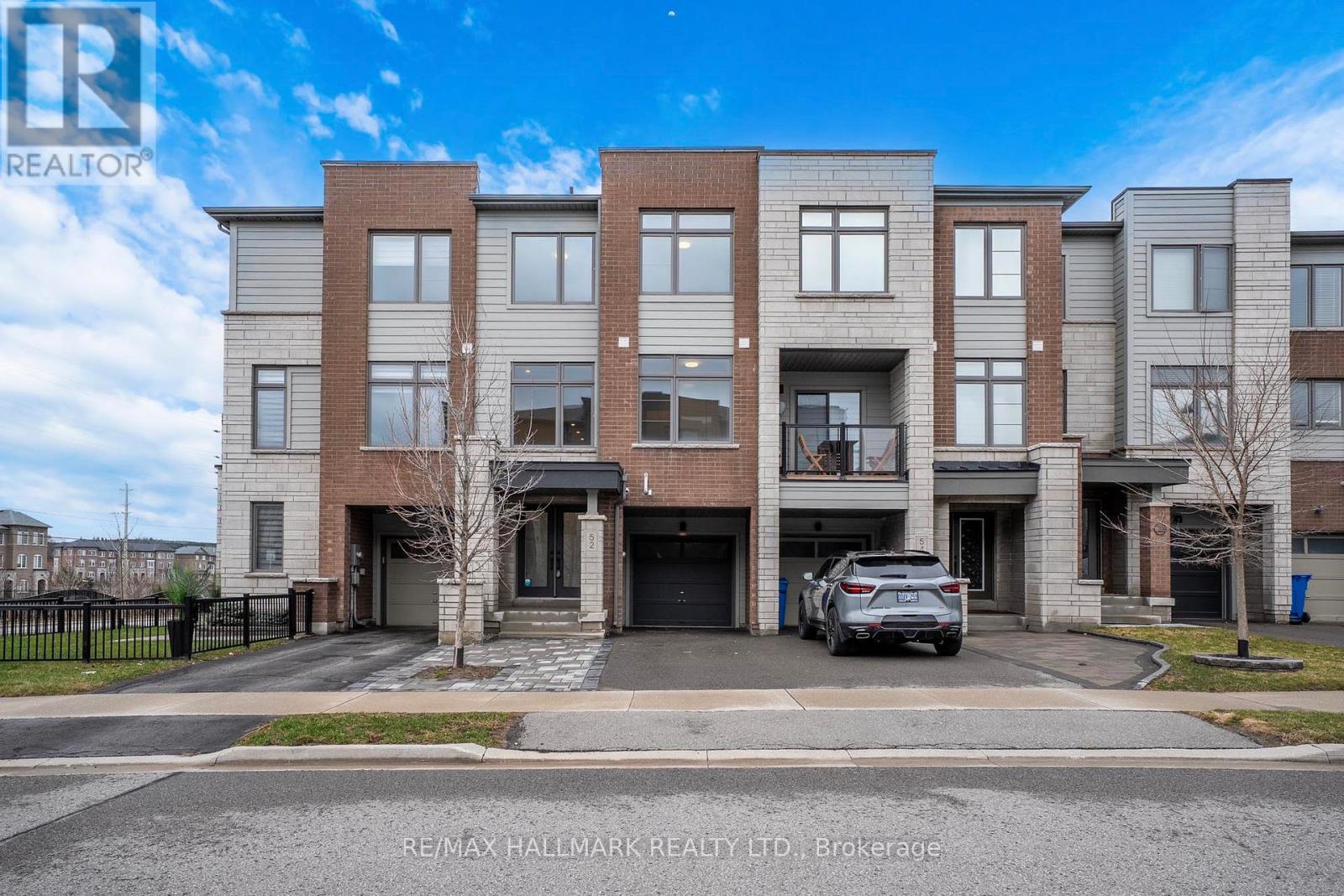 52 ALLURE STREET, Newmarket (Woodland Hill), Ontario, L3X0L2 — Photo 2