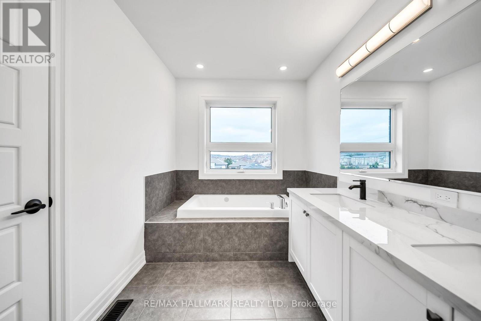 52 ALLURE STREET, Newmarket (Woodland Hill), Ontario, L3X0L2 — Photo 31