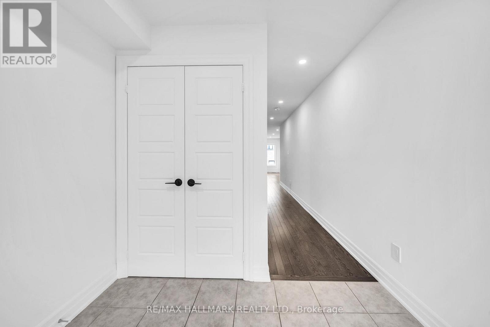 52 ALLURE STREET, Newmarket (Woodland Hill), Ontario, L3X0L2 — Photo 4