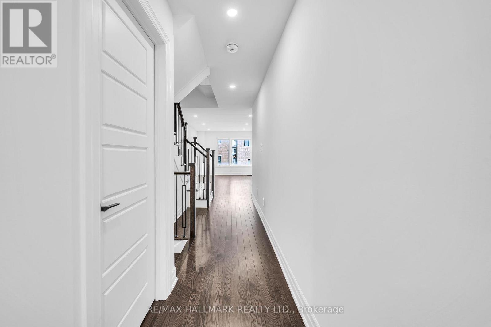 52 ALLURE STREET, Newmarket (Woodland Hill), Ontario, L3X0L2 — Photo 5