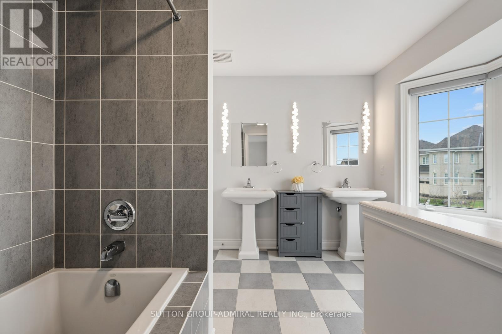 2 WILLIAM LUCK AVENUE, East Gwillimbury (Queensville), Ontario, L9N0S1 — Photo 34