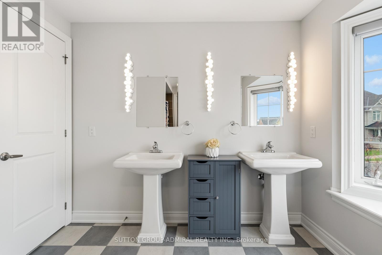 2 WILLIAM LUCK AVENUE, East Gwillimbury (Queensville), Ontario, L9N0S1 — Photo 35