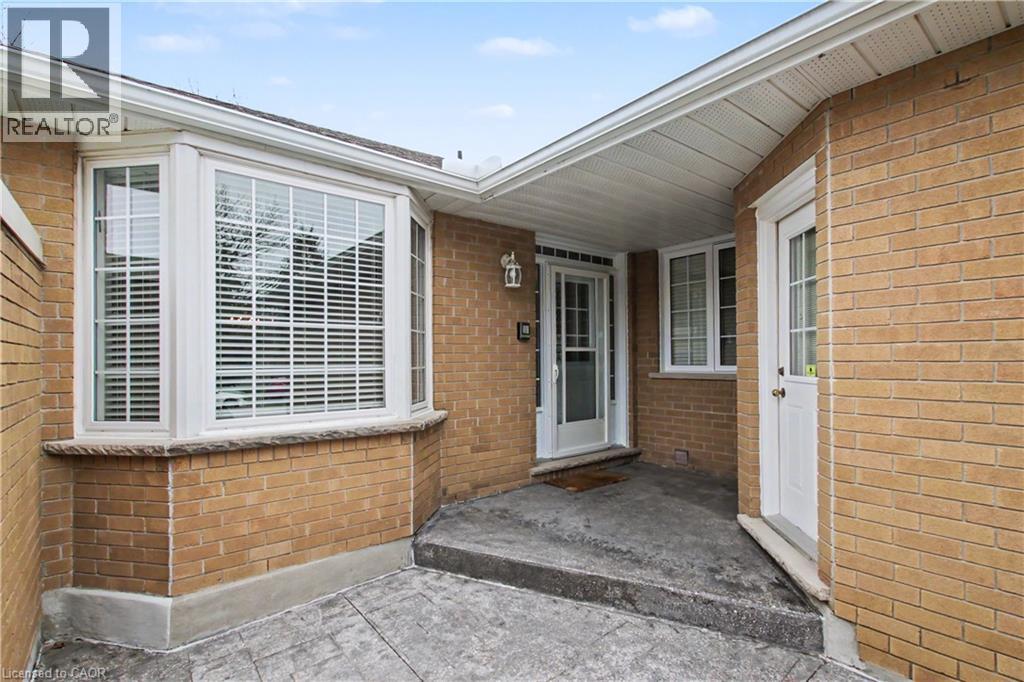 98 BEASLEY Crescent, Cambridge, Ontario, N1T1T5 — Photo 4