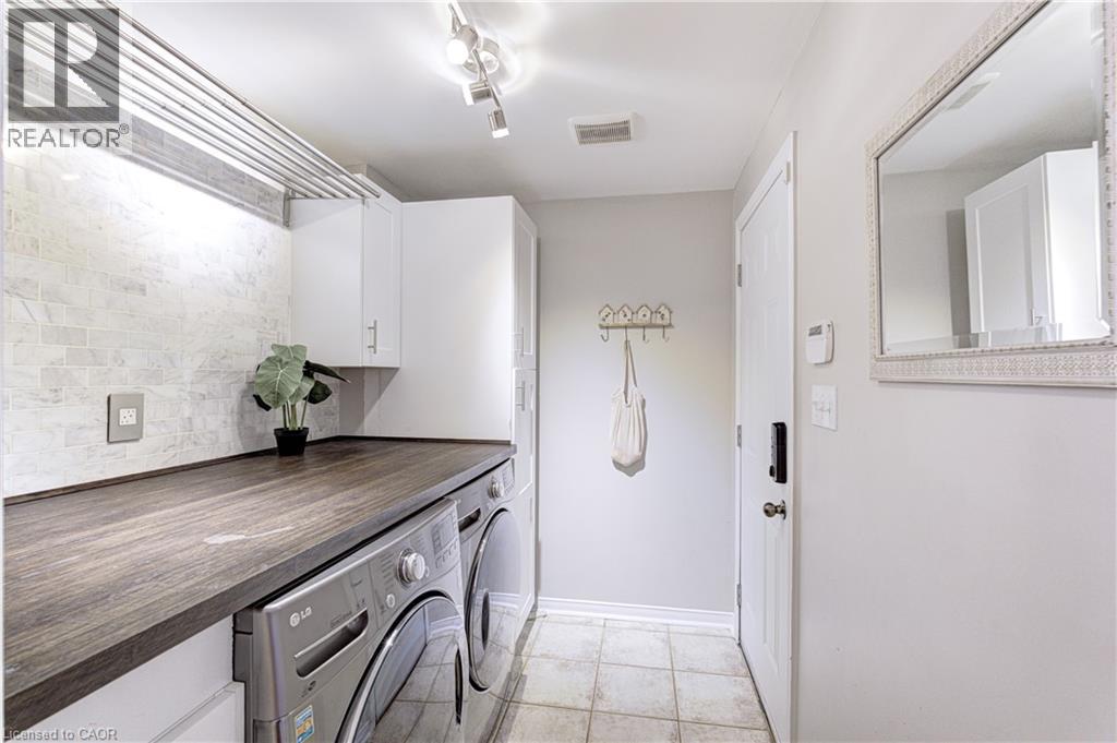 2142 MEADOWGLEN Drive, Oakville, Ontario, L6M4C8 — Photo 11