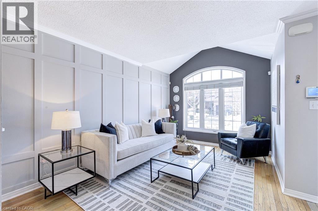 2142 MEADOWGLEN Drive, Oakville, Ontario, L6M4C8 — Photo 2