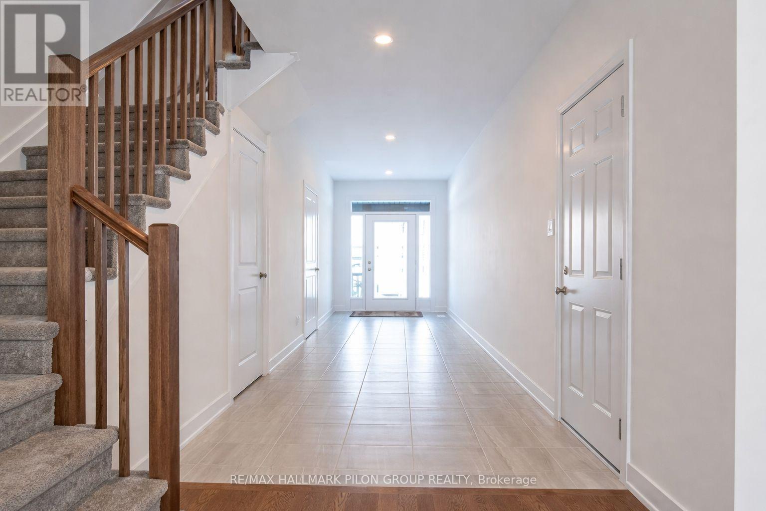 327 BROADRIDGE CRESCENT, Ottawa, Ontario, K1W0L9 — Photo 5