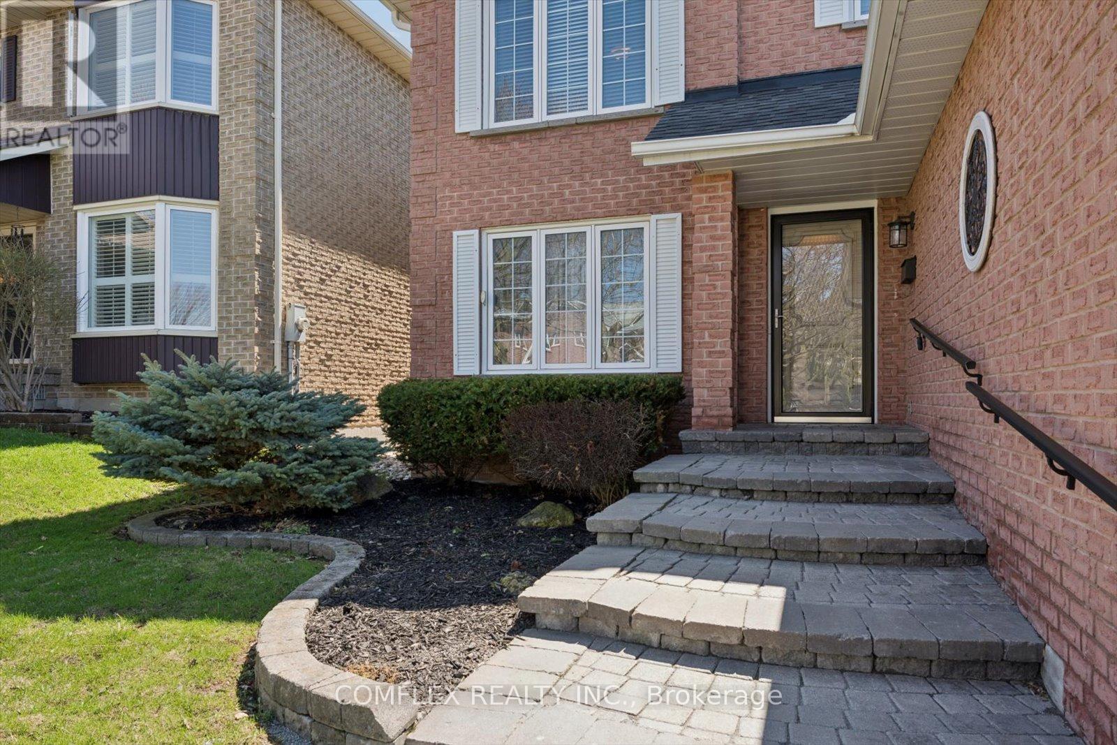 43 WAYWELL STREET, Whitby (Pringle Creek), Ontario, L1N8P4 — Photo 4