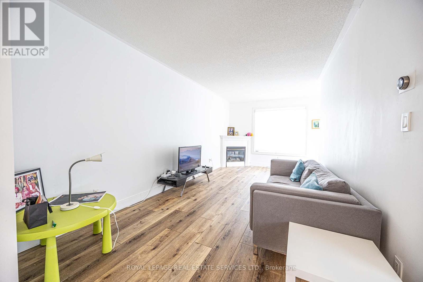 753 VILLAGE GREEN BOULEVARD, Mississauga (Lakeview), Ontario, L5E3K2 — Photo 2