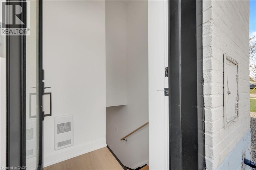 1339 AUGUSTINE Drive, Burlington, Ontario, L7P2M9 — Photo 3