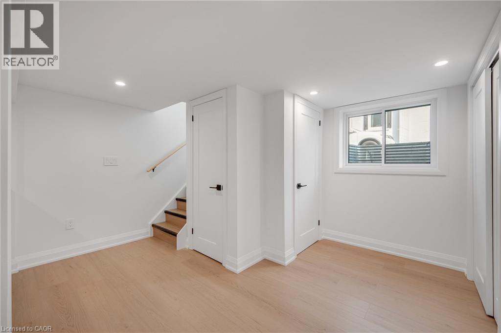 1339 AUGUSTINE Drive, Burlington, Ontario, L7P2M9 — Photo 5