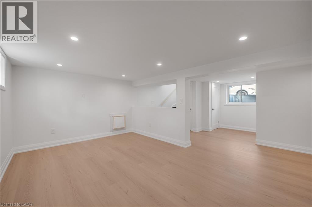 1339 AUGUSTINE Drive, Burlington, Ontario, L7P2M9 — Photo 8