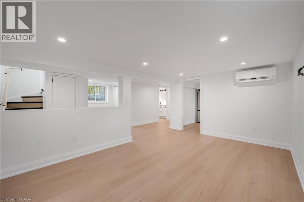 1339 AUGUSTINE Drive, Burlington, Ontario, L7P2M9 — Photo 9