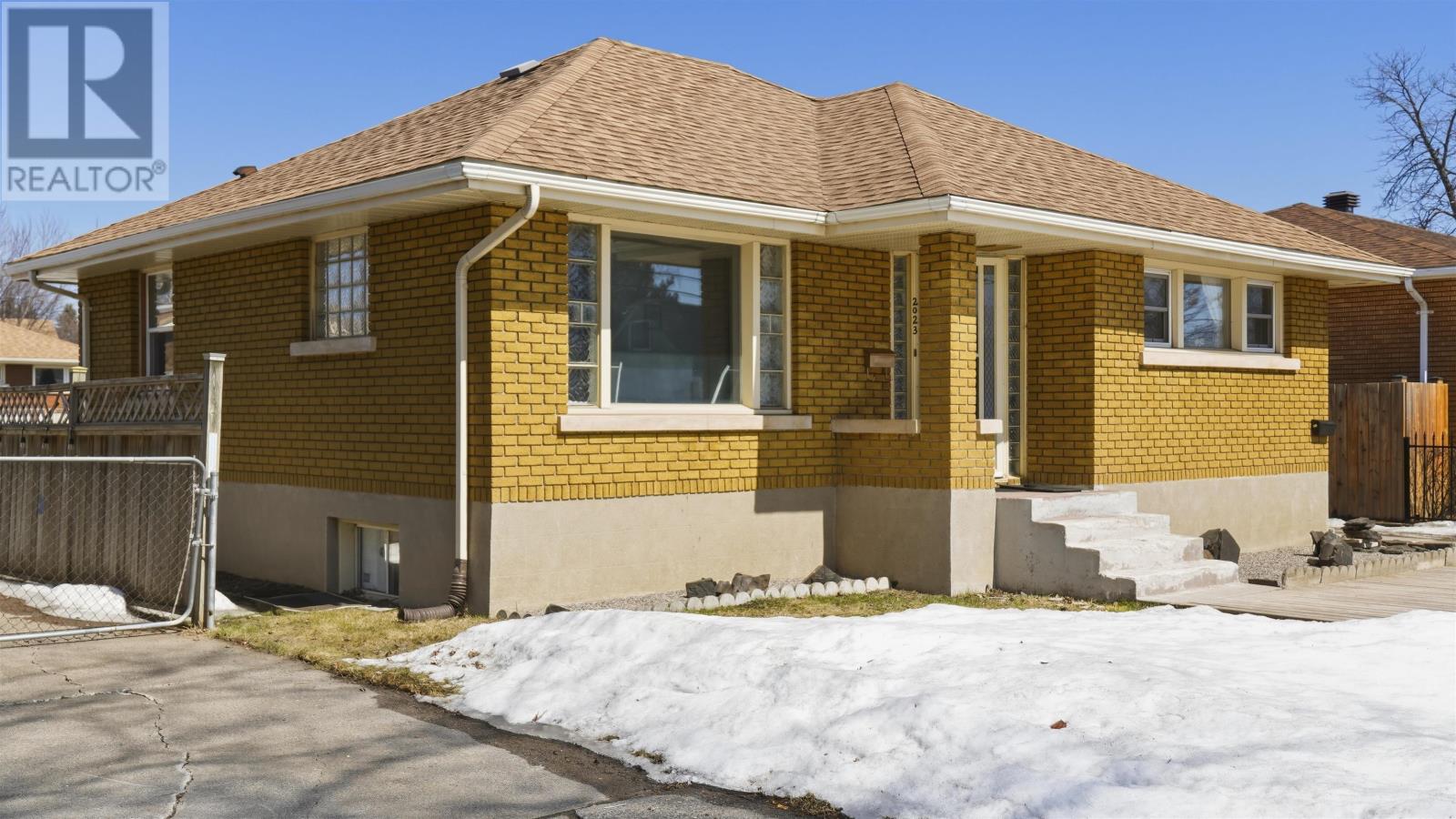 2023 Donald ST, Thunder Bay, Ontario, P7E5W9 — Photo 2