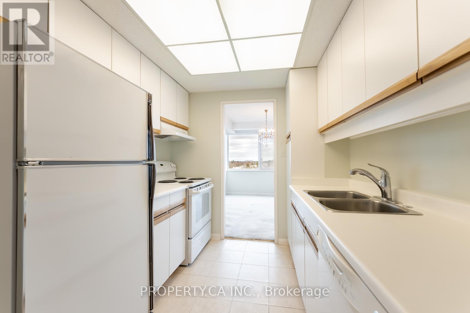 802 - 3000 BATHURST STREET, Toronto (Englemount-Lawrence), Ontario, M6B3B4 — Photo 11