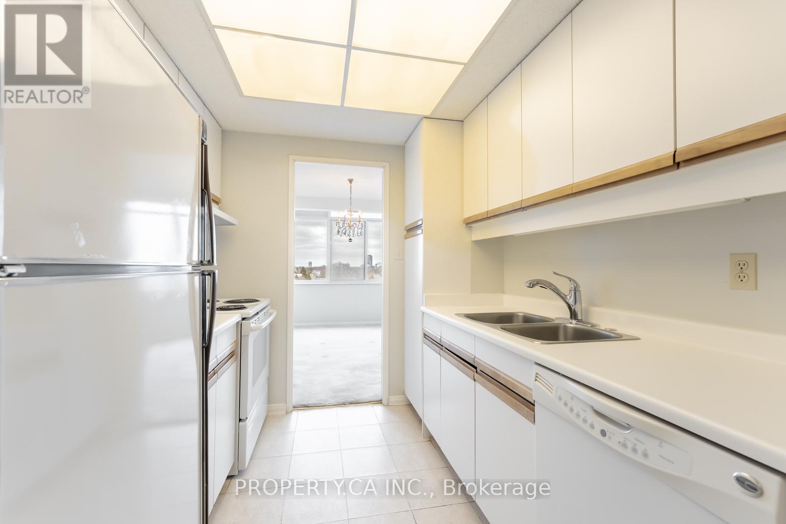 802 - 3000 BATHURST STREET, Toronto (Englemount-Lawrence), Ontario, M6B3B4 — Photo 12