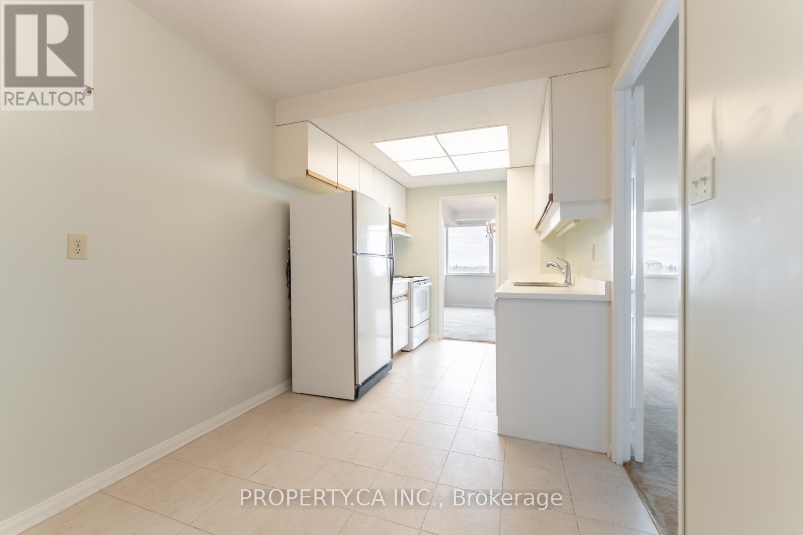 802 - 3000 BATHURST STREET, Toronto (Englemount-Lawrence), Ontario, M6B3B4 — Photo 13