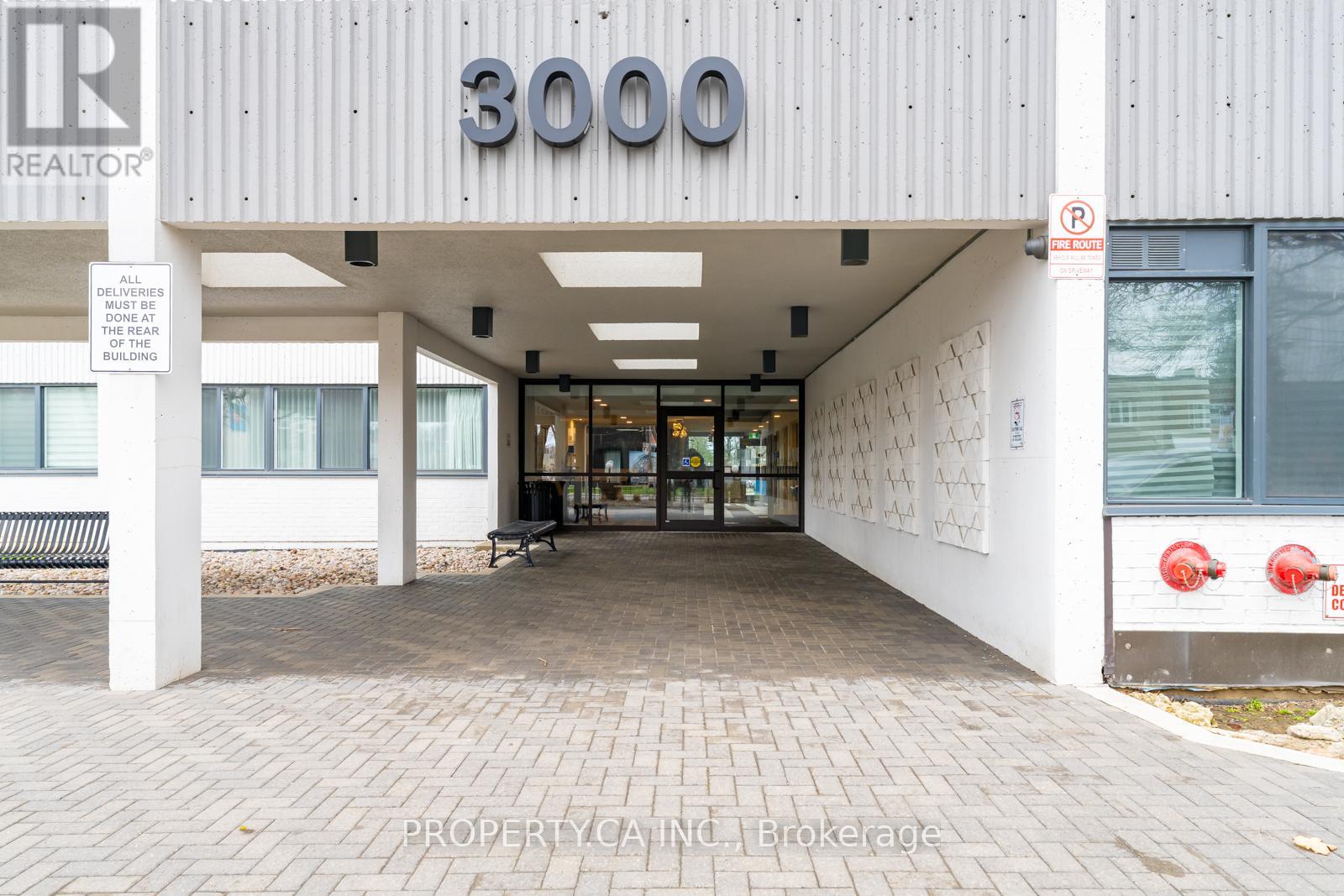 802 - 3000 BATHURST STREET, Toronto (Englemount-Lawrence), Ontario, M6B3B4 — Photo 2