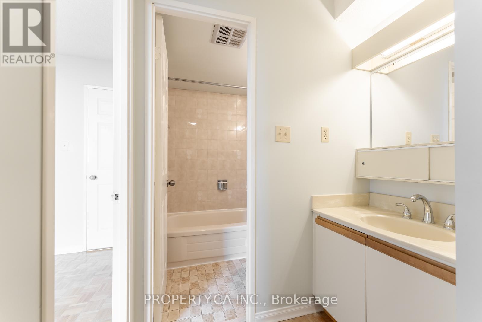 802 - 3000 BATHURST STREET, Toronto (Englemount-Lawrence), Ontario, M6B3B4 — Photo 23