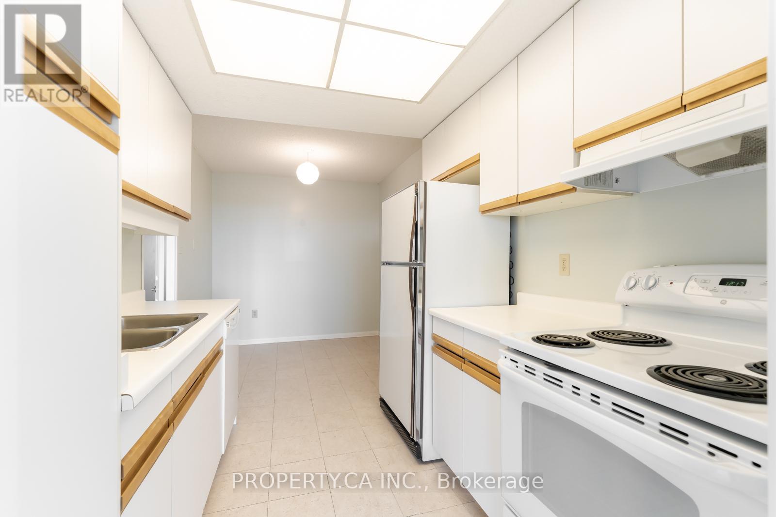 802 - 3000 BATHURST STREET, Toronto (Englemount-Lawrence), Ontario, M6B3B4 — Photo 8