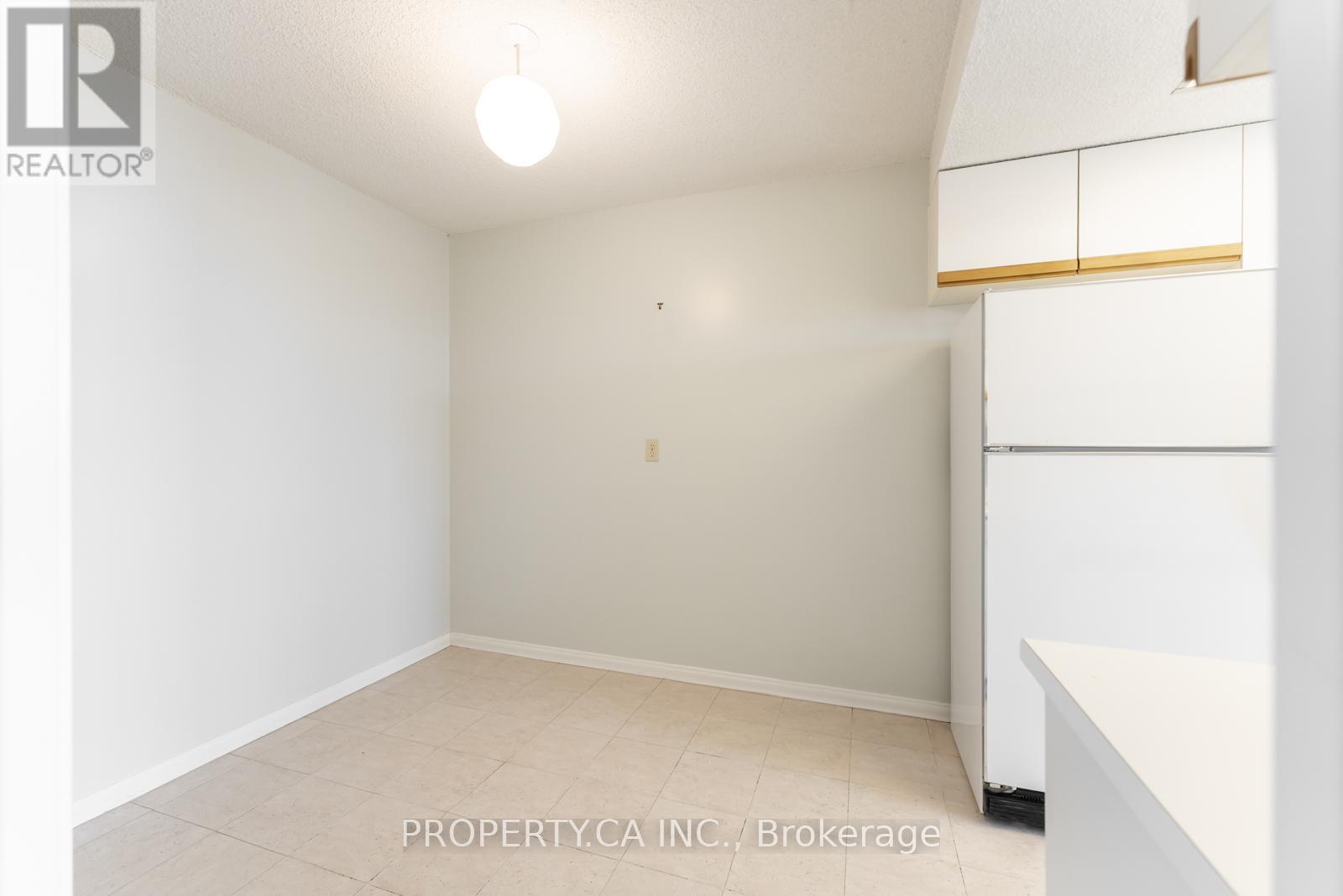 802 - 3000 BATHURST STREET, Toronto (Englemount-Lawrence), Ontario, M6B3B4 — Photo 9