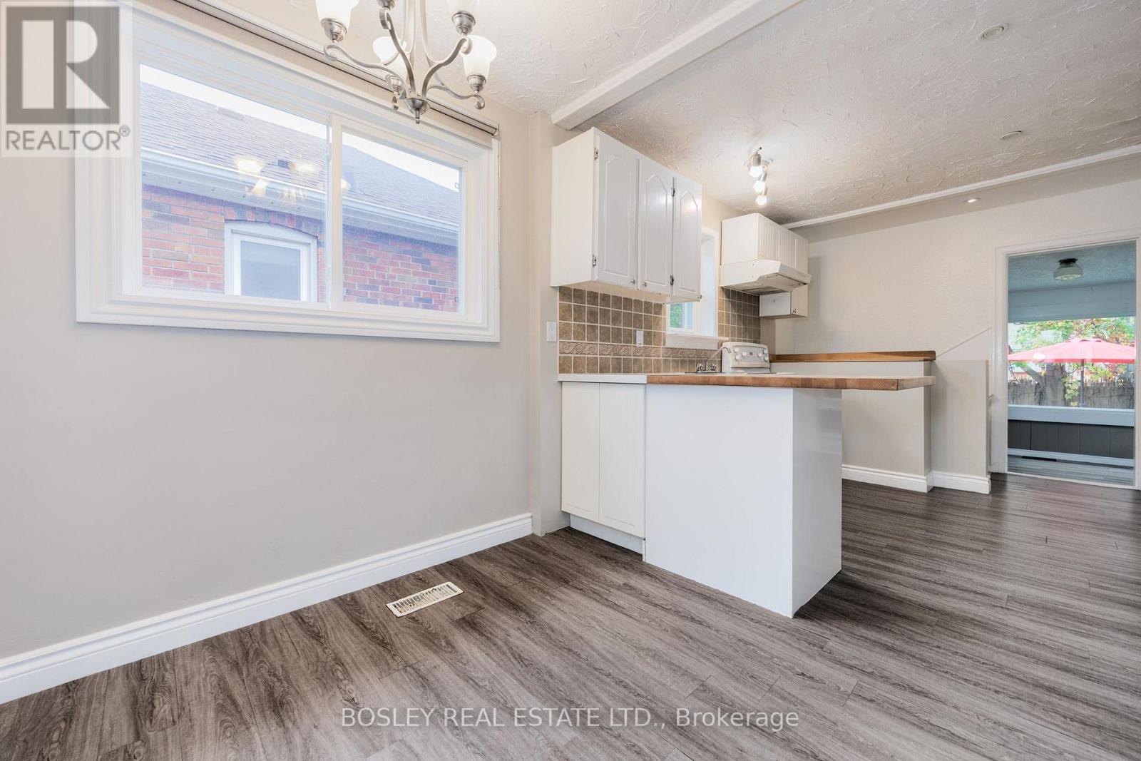 651 COSBURN AVENUE, Toronto (Danforth Village-East York), Ontario, M4C2V1 — Photo 9