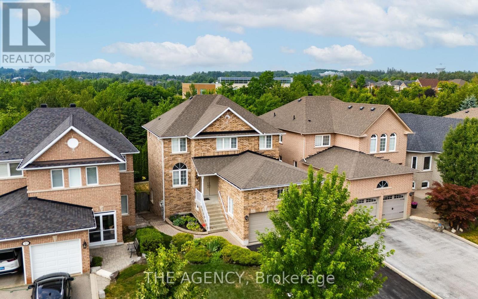 18 WILDFLOWER DRIVE, Richmond Hill (Oak Ridges), Ontario, L4E3Y5 — Photo 2